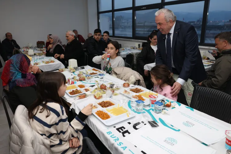 Bursa Nilüfer'de Başkan Özdemir vatandaşlarla iftarda buluştu