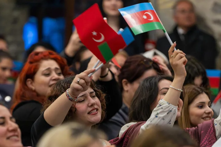 İzmir'de Azerbaycan rüzgarı