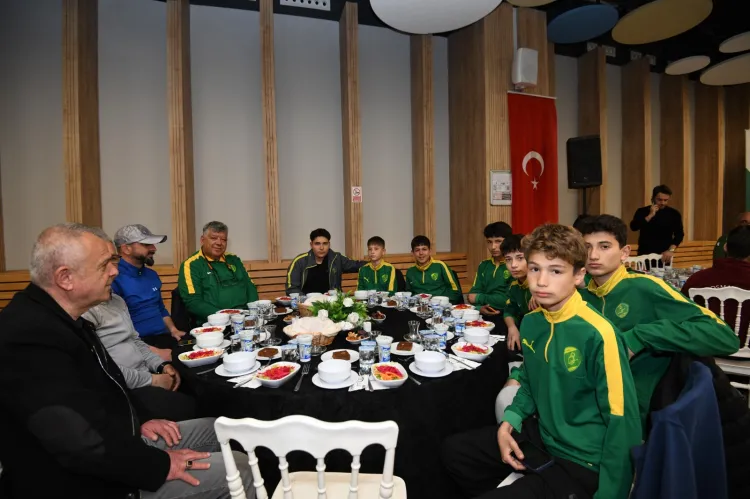 Bursa Osmangazi’de spor camiası iftar sofrasında buluştu