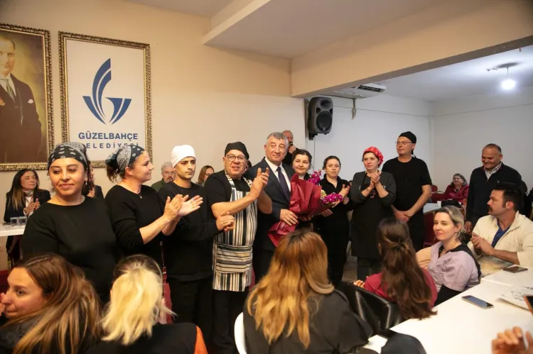 İzmir Güzelbahçe iftar sonrası bayramlaştı