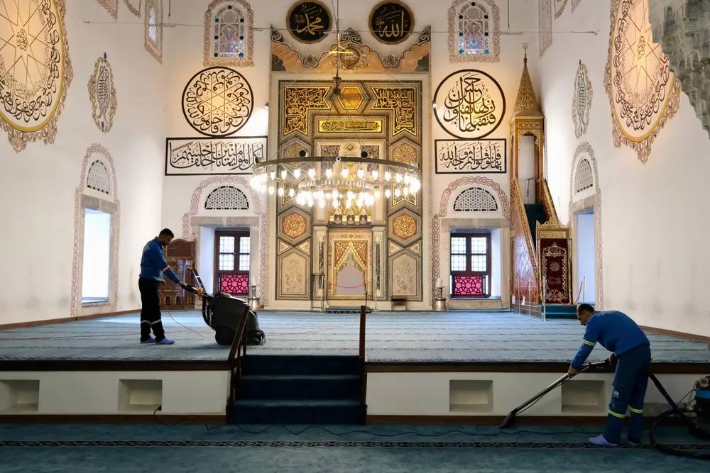 Bursa Yıldırım'da camilere bayram temizliği