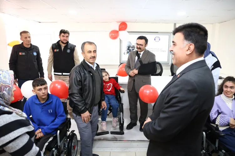 Kahramanmaraş'ta hayırsever polis memurundan özel öğrencilere anlamlı destek