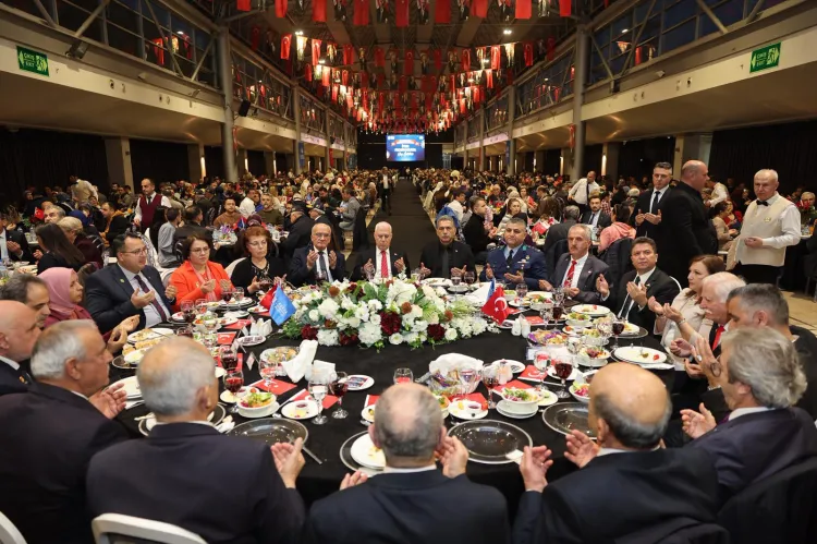 Bursa'da şehit aileleri ve gaziler Büyükşehir'in kardeşlik sofrasında buluştu