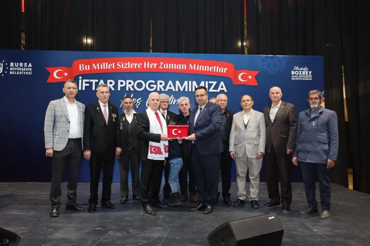 Bursa'da şehit aileleri ve gaziler Büyükşehir'in kardeşlik sofrasında buluştu