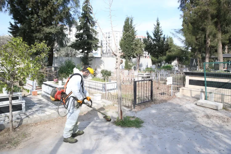 İzmir Çiğli’de bayram öncesi temizlik seferberliği