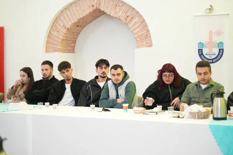 Başkan Ercan Özel üniversite öğrencileriyle buluştu