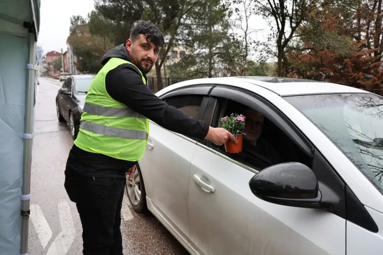 Kocaeli Büyükşehir'den ücretsiz binlerce çiçek