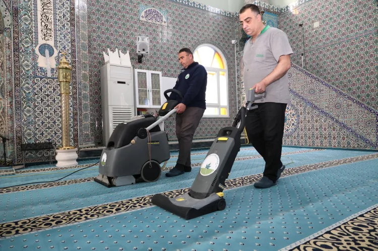 Bursa Osmangazi’de camilerde bayram temizliği