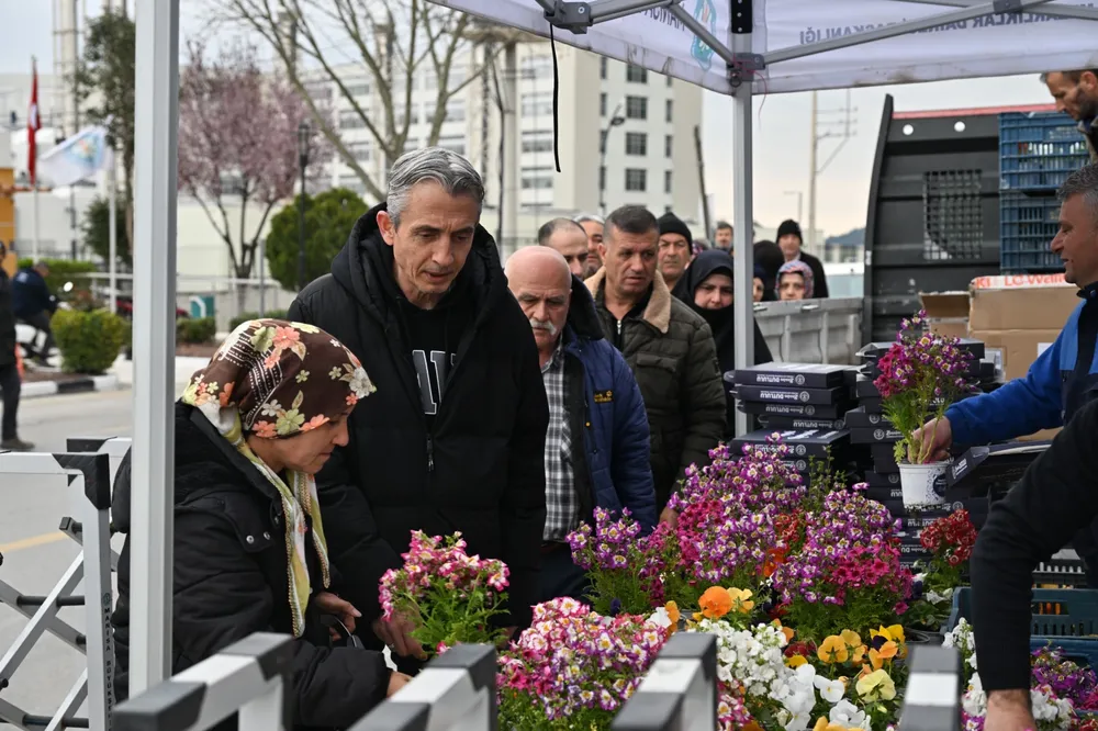Manisa Büyükşehir'den mezarlık ziyaretleri