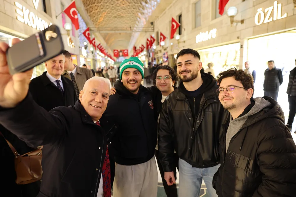 Bozbey çarşı esnafıyla bayramlaştı