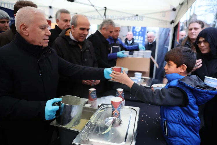 Bozbey çarşı esnafıyla bayramlaştı