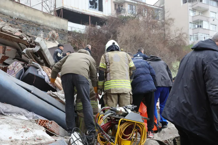 Fatih’te son durum: 1 ölü, 10 yaralı!