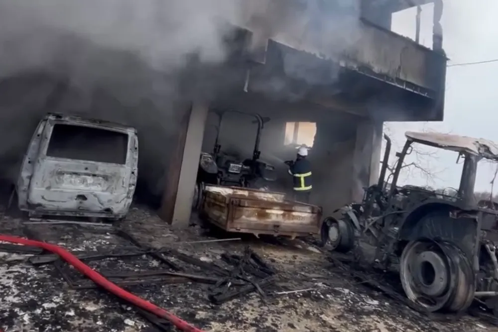 Düzce'de garaj yangınında 6 araç kullanılamaz hale geldi