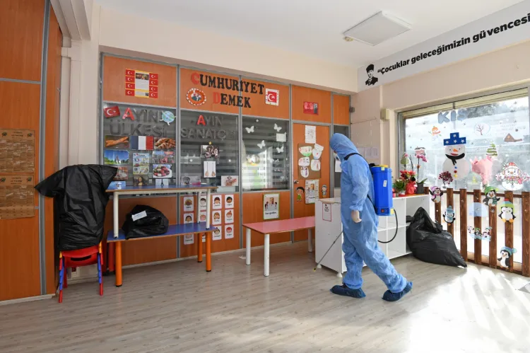 Bursa Osmangazi'de kreşlerde hijyen çalışmaları kesintisiz sürüyor