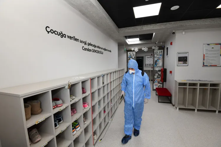 Bursa Osmangazi'de kreşlerde hijyen çalışmaları kesintisiz sürüyor