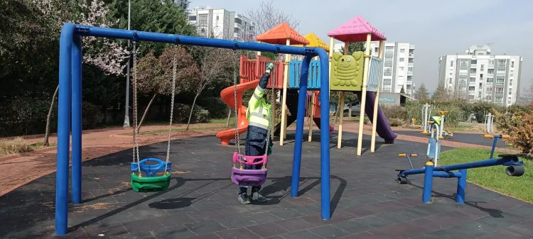 Kocaeli'de parklar Büyükşehir’le güvenli ve sağlam