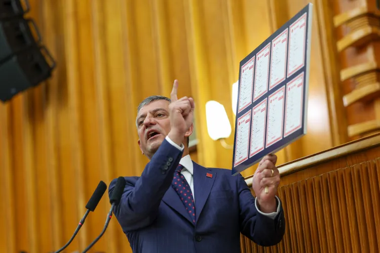 Özgür Özel'den sert eleştiriler... Erken seçim çağrısını yineledi