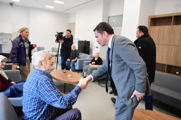 Bursa Osmangazi'de Başkan Aydın BAREM üyelerinin mutluluğunu paylaştı