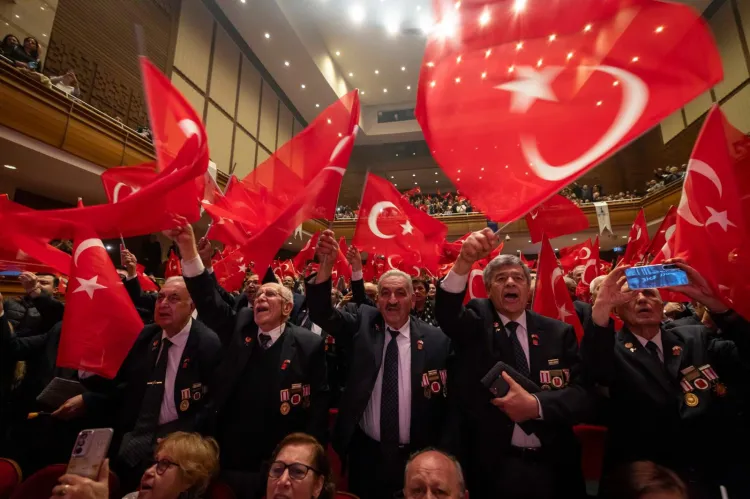 İzmir'de Çanakkale ruhu 'Uyan Memet' ile sahneye taşındı