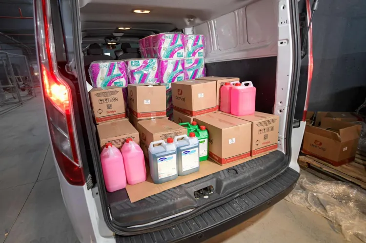 İzmir'de okullara hijyen desteği sürüyor