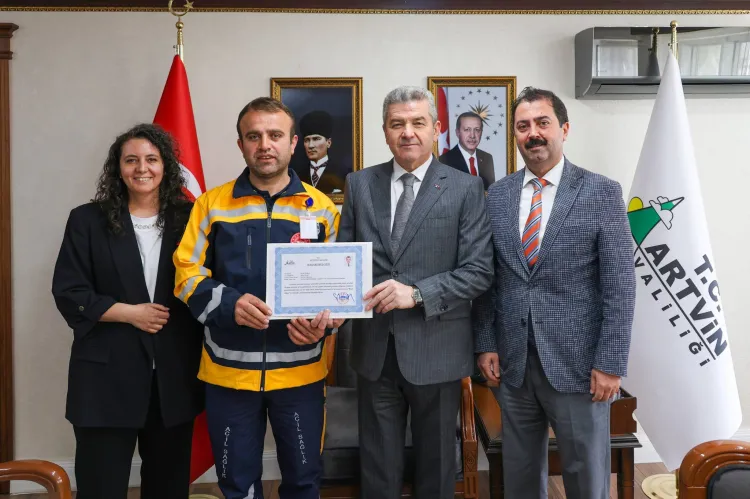 Artvin'de yılın sağlık çalışanları ödüllendirildi