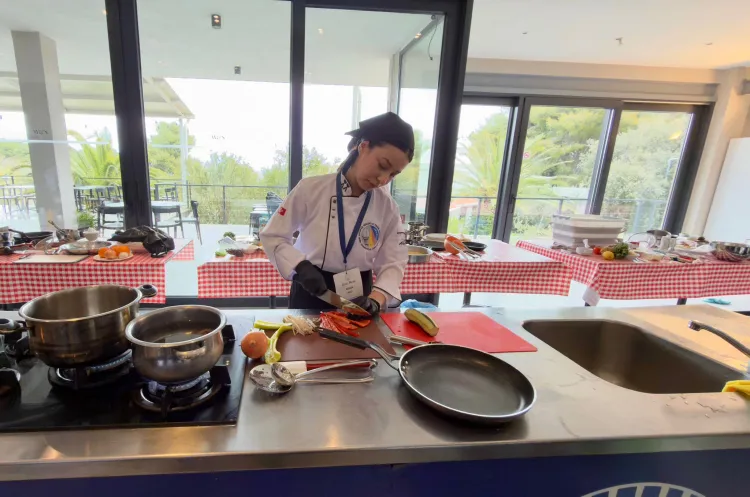 İzmirli öğrenciler Türk mutfağını uluslararası platformda tanıttı