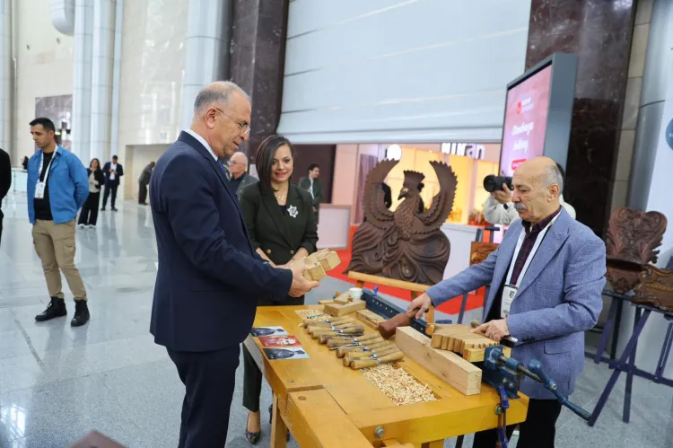 İzmir Karabağlar Belediyesi’nden mobilya sektörüne güçlü destek