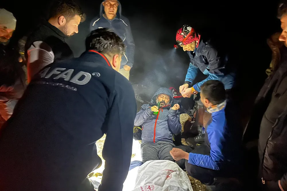 Kahramanmaraş'ta mahsur kalan 8 dağcı kurtarıldı