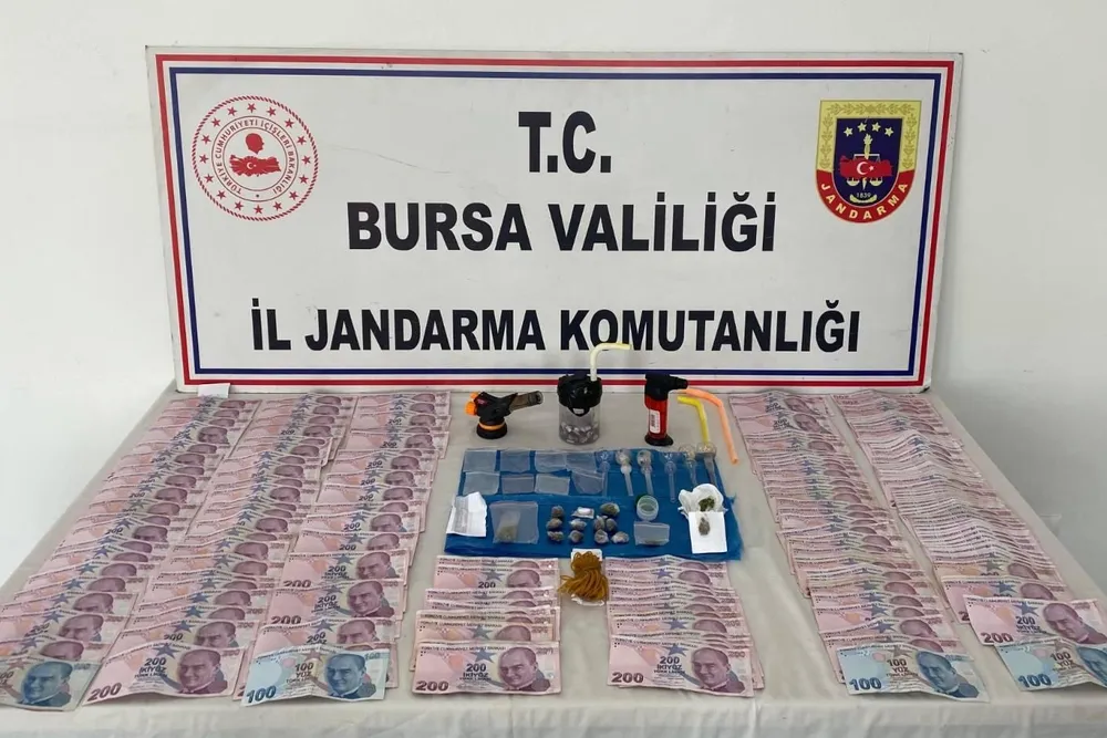 Bursa’da araçtaki zuladan çok sayıda madde çıktı