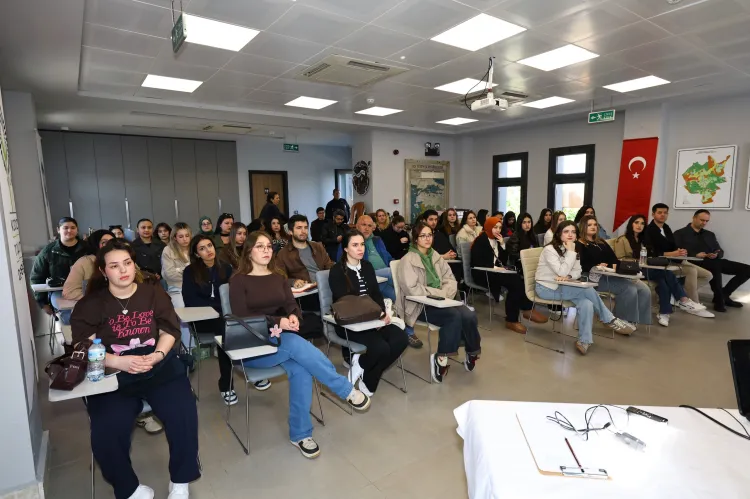 Gençler kariyerleri için Efes Tarlası Yaşam Köyü'nde buluştu