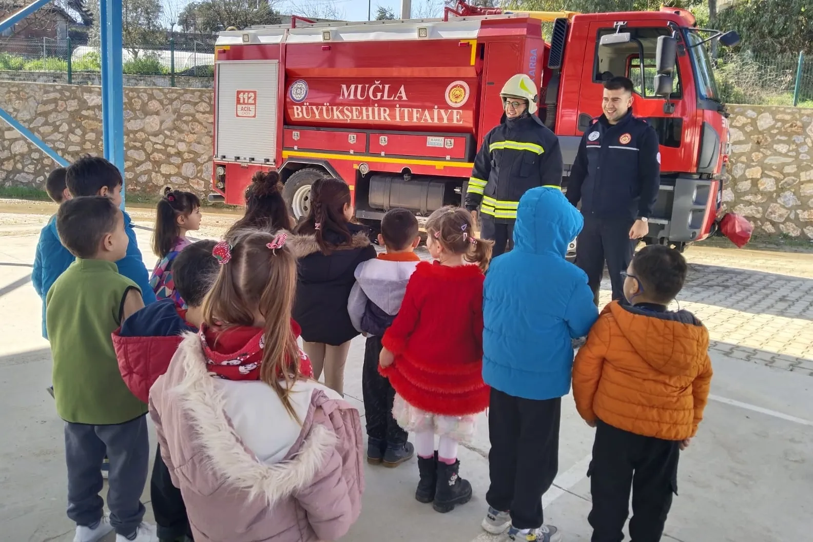Miniklere yangın güvenliği eğitimi