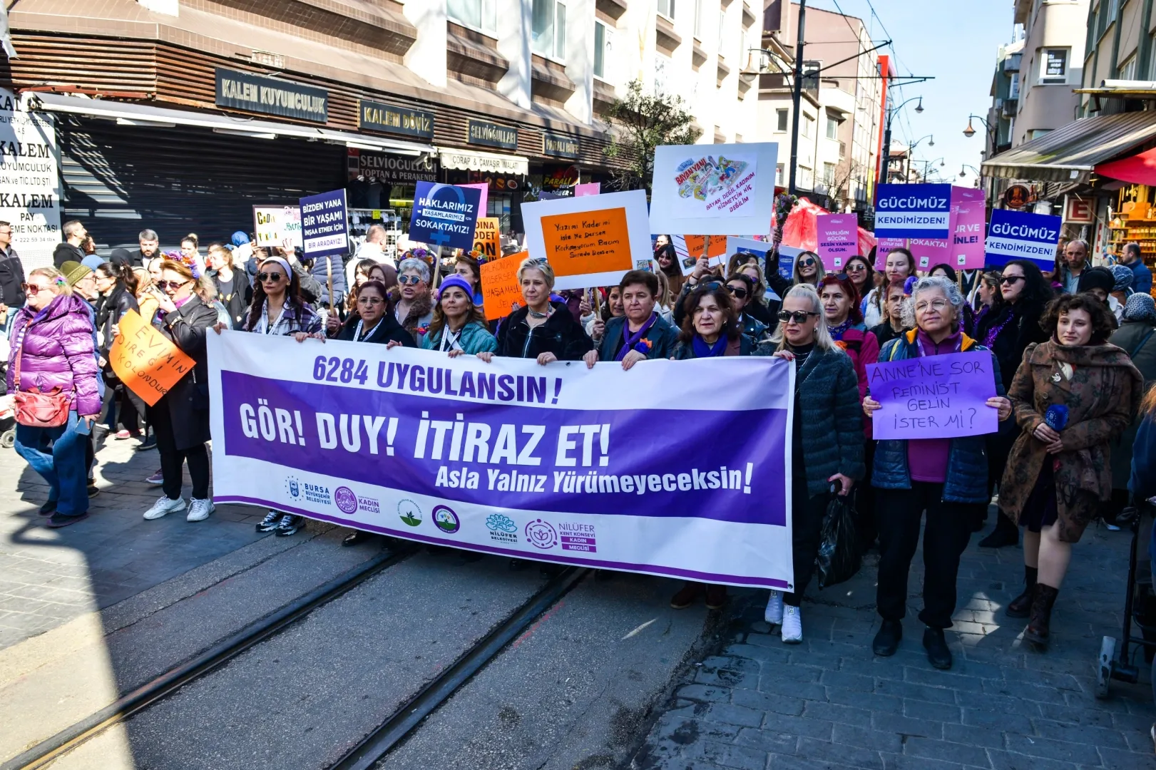 Bursa'da kadınlar eşitlik için yürüdü