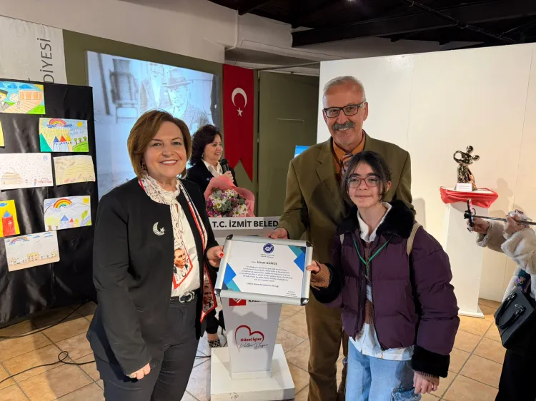 İzmit'te 'Ve kadın dokununca' sergisi kapılarını açtı