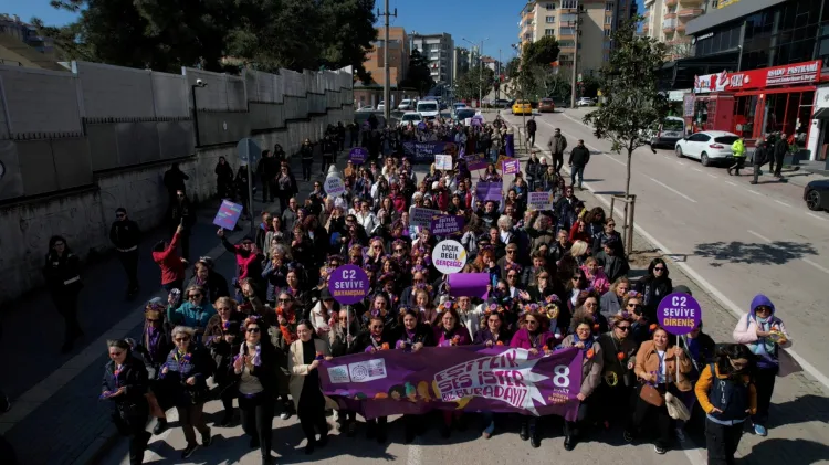 Bursa Nilüfer’de kadınlar tek ses oldu! “Eşitlik ses ister biz buradayız”