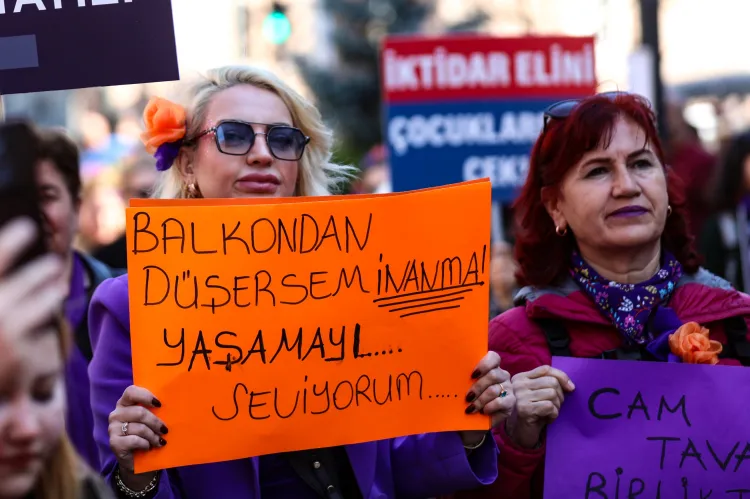 Bursa'da kadınlar eşitlik için yürüdü