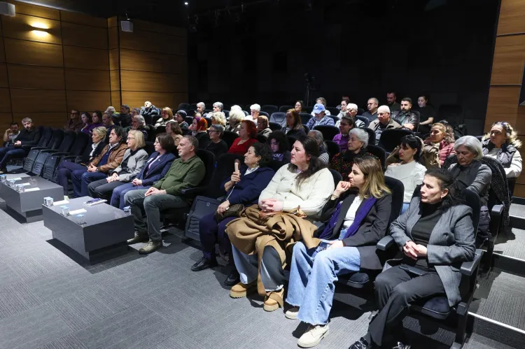 Maltepe'de 'Yoksulluk Kıskacında Kadın' söyleşisi