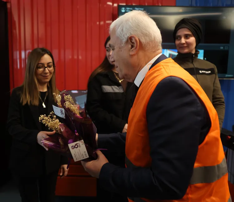 Bursa'da Başkan Bozbey'den kadın emekçilere anlamlı ziyaret