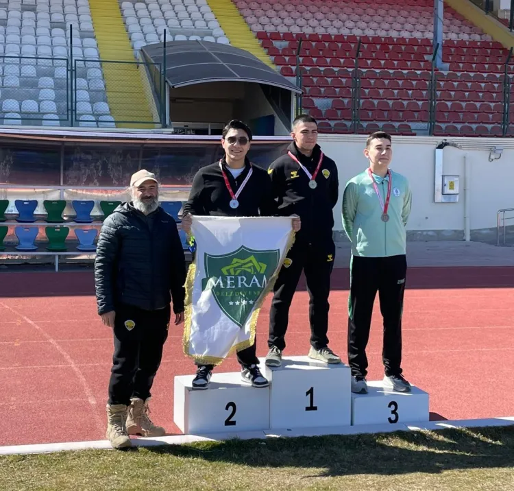 Konya'da Meramlı sporculardan okçulukta çifte başarı