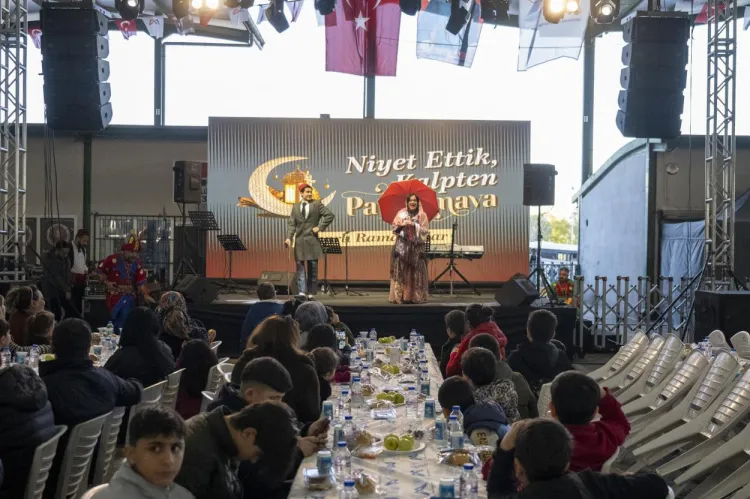 Başkan Seçer Tarsuslularla iftar sofrasında buluştu